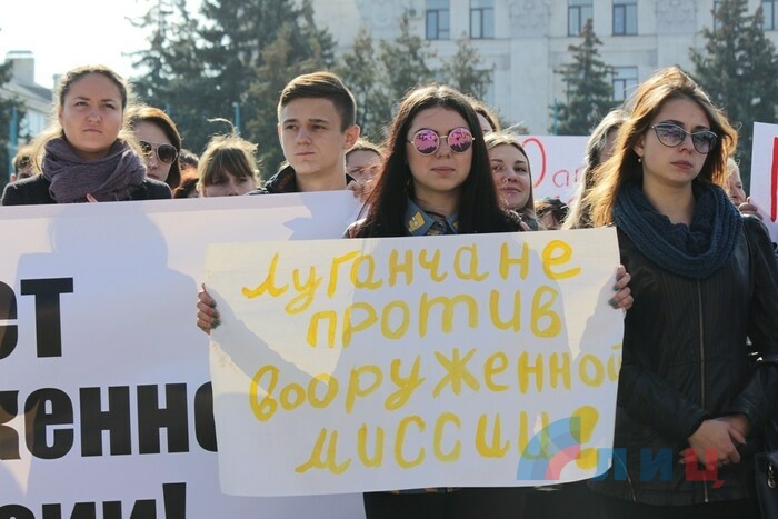 Митинг жителей Республики против ввода вооруженных миссий в Донбасс, Луганск, 10 октября 2016 года