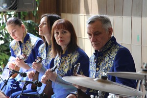 Луганская филармония дала концерт для сотрудников и пациентов Клиники медицины катастроф