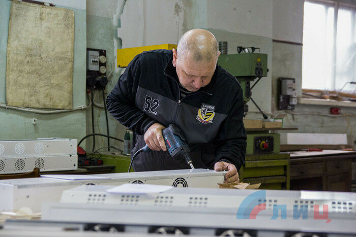 Ознакомление главы ЛНР Леонида Пасечника с производством рециркуляторов для очищения воздуха, Луганск, 28 октября 2020 года