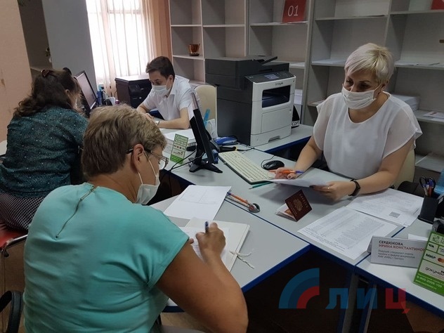 LPR residents receive their SNILS numbers in Russia, Gukovo, July 2, 2021