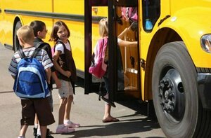 Правительство ЛНР установило льготный проезд для школьников и студентов
