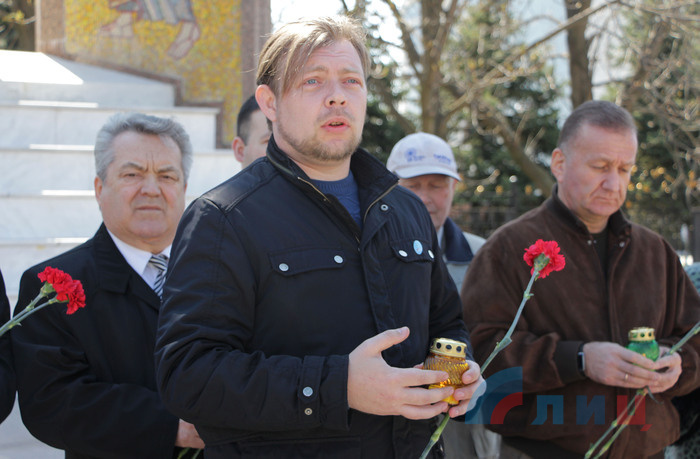 Акция в память о жертвах украинской агрессии, Луганск, 13 апреля 2017 года
