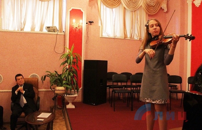Посещение Иосифом Кобзоном музыкальной школы эстетического воспитания, Луганск, 14 октября 2016 года