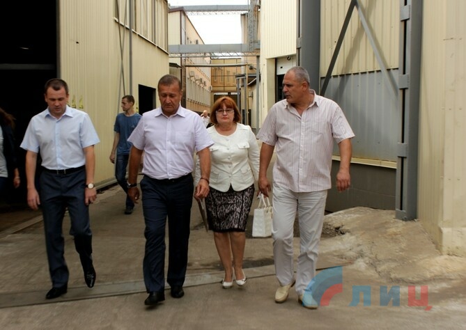 Встреча главы администрации г.Луганска М.Пилавова с работниками завода "Маршал", 18 августа 2015 года