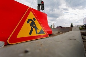 Сотрудники ЛЭЛУА отремонтировали за неделю более 1,1 тыс. кв. м дорог в Луганске - мэрия
