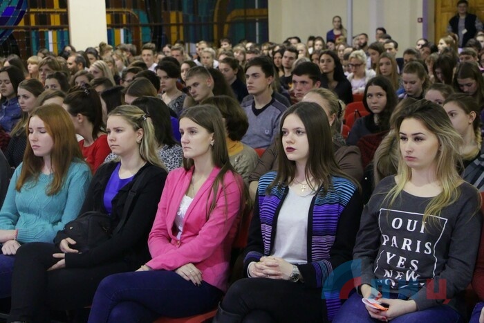 Встреча активистов ОД "Мир Луганщине" со студентами ЛНУ им. Шевченко, Луганск, 15 ноября 2017 года