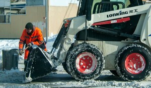 Коммунальщики за сутки очистили от снега 108 улиц Луганска