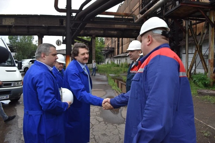 Посещение инвестором Евгением Юрченко металлургического комбината, Алчевск, 18 июня 2021 года