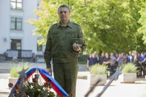 Руководители ЛНР и жители Луганска почтили память жертв авиаудара ВСУ по ЛОГА