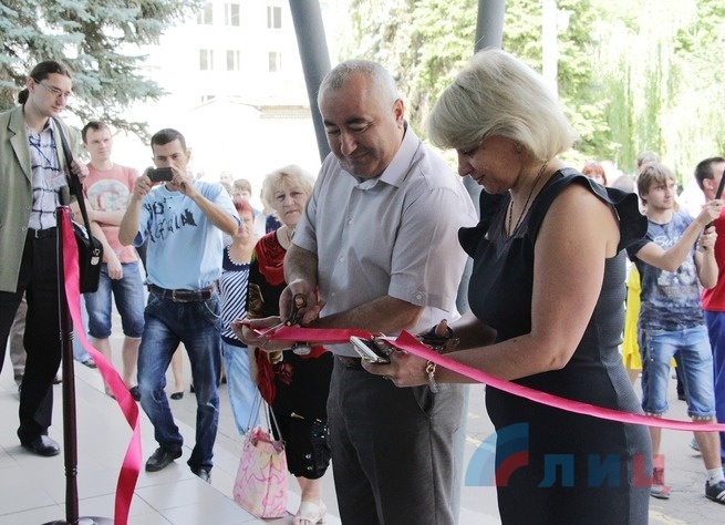 Открытие отремонтированного бассейна "Юность", Луганск, 5 июля 2016 года