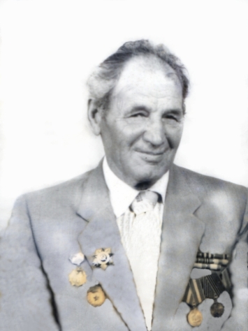 Дымуша Андрей Семенович (1921 - 2005). Танкист, освобождал Европу, был ранен.