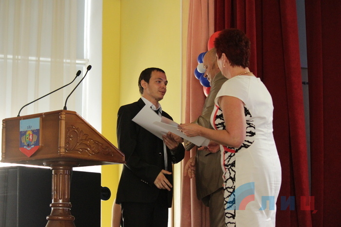 Вручение российских дипломов выпускникам ЛГМУ, Луганск, 10 июля 2015 года