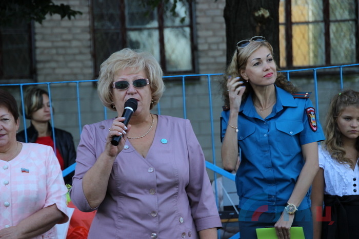 Праздник Первого звонка в школе № 33, Луганск, 1 сентября 2016 года