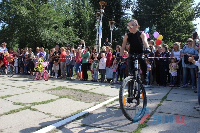 Шоу "Леди на велосипеде", посвященное Дню города, Луганск, 9 сентября 2017 года
