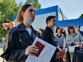 Выпускники школ ЛНР рады появившейся возможности сдать ЕГЭ без выезда в Россию