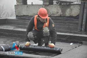 Строители из Подмосковья ремонтируют в Красном Луче 76 поврежденных ВСУ домов