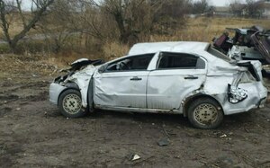 Легковушка опрокинулась в кювет в Стаханове, травмы получили две девочки-подростка - МВД