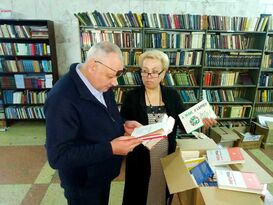 ИД "Питер" передал Горьковке новые книги для библиотек освобожденных территорий ЛНР