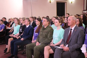 Глава ЛНР и студенты приняли участие в презентации конкурса "Твой ход" в Луганске
