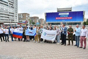 Автомобильная экспедиция вокруг Азовского моря финишировала в Луганске