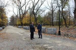 Представители Ставрополья проводят масштабную реконструкцию парка Победы в Антраците