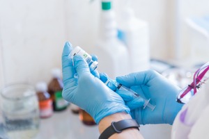 Луганская поликлиника № 11 в 2022 году вакцинировала от COVID-19 около 20 тыс. человек