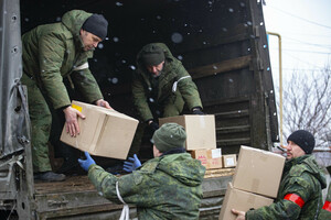 Народная милиция доставила жителям Трехизбенки 12 тонн гумпомощи из Воронежской области