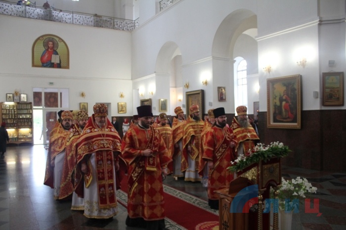 Вручение дипломов выпускникам Луганского богословского университета, Луганск, 19 мая 2016 года