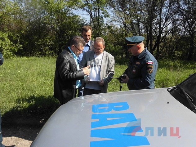 Доставка гумпомощи в ЛНР 26-м конвоем МЧС РФ, Луганск, 14 мая 2015 года