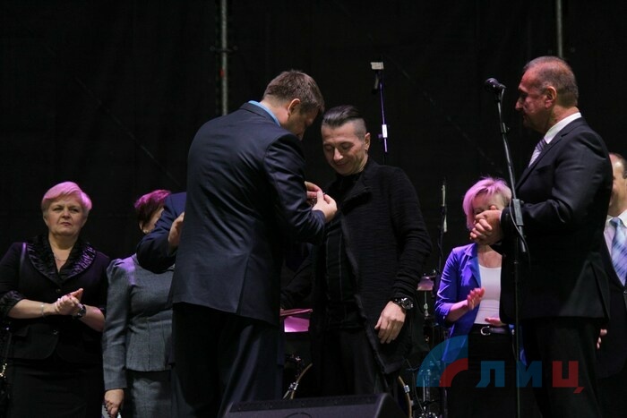 Вручение наград ЛНР российским музыкантам, Луганск, 12 сентября 2015 года