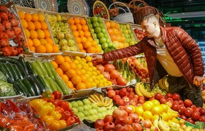 Ростовский рынок "Агро Молл" представил свою продукцию на предновогодней ярмарке в Луганске