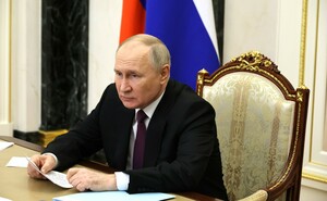 Издатель: "Путин - единственный гарант стабильности властной вертикали в России"
