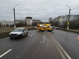 Авария с маршруткой в Луганске произошла из-за выезда легковушки на встречку - ГАИ