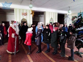 "Гольфстрим" передал 100 новогодних подарков детям в селе Варваровка