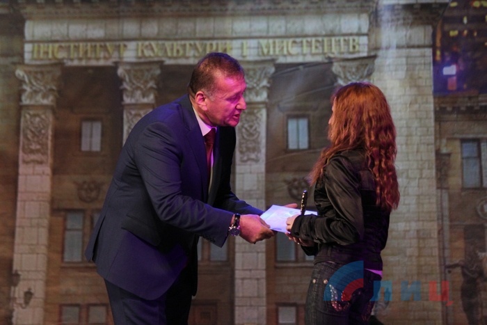 Церемония награждения призеров конкурса "Луганщина – мой край родной", Луганск, 16 апреля 2015 года.