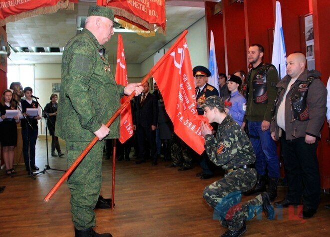 Начало патриотической акции "Знамя Победы", Луганск, 13 февраля 2017 года
