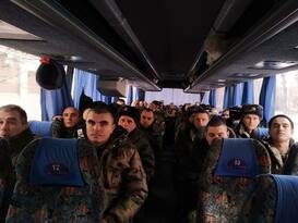 Освобожденные из украинского плена 39 защитников ЛНР возвращаются домой - Пасечник