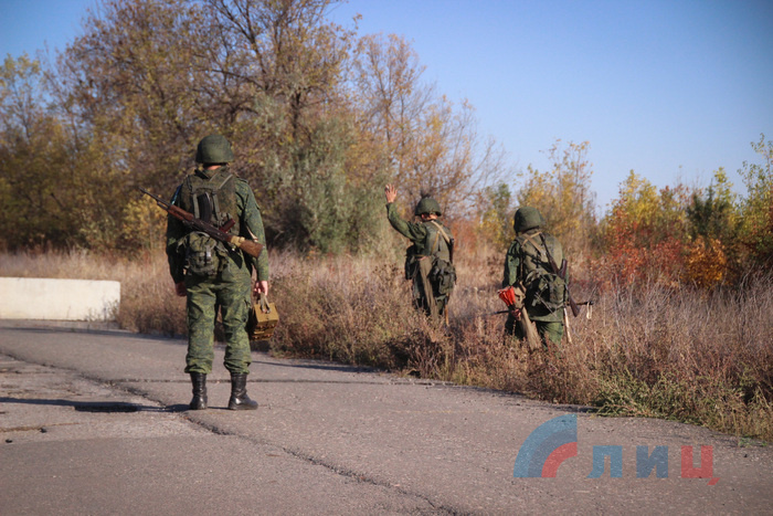 Инженерная разведка местности саперами Народной милиции в районе Первомайска / Золотого, 11 октября 2017 года
