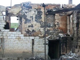 Пожар на Краснодонщине уничтожил жилой дом, оставив без крова мать с двумя детьми