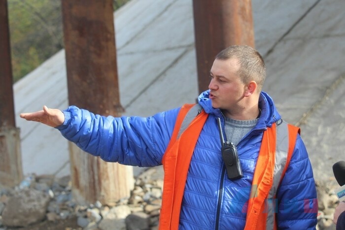 Восстановление взорванного киевскими диверсантами Штеровского путепровода, Антрацитовский район, 9 октября 2019 года