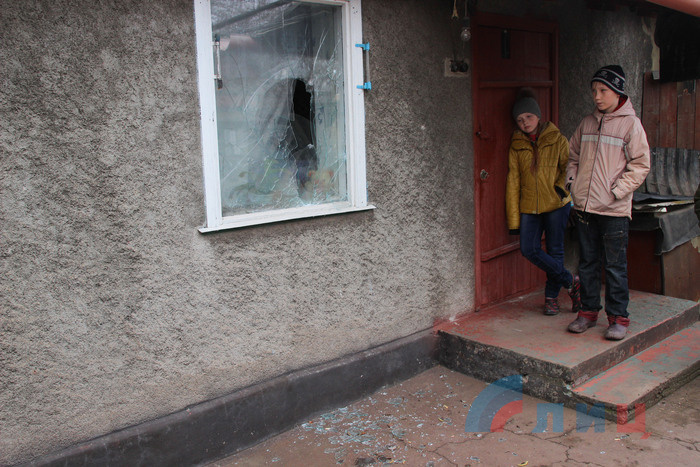 Последствия обстрела поселка Фрунзе со стороны ВСУ, Славяносербский  район, 26 марта 2019 года