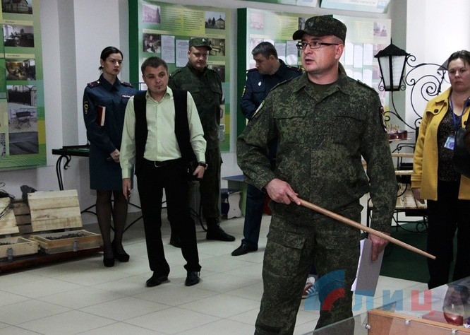 Посещение экспозиционного центра УИН МВД ЛНР, Луганск, 6 октября 2016 года