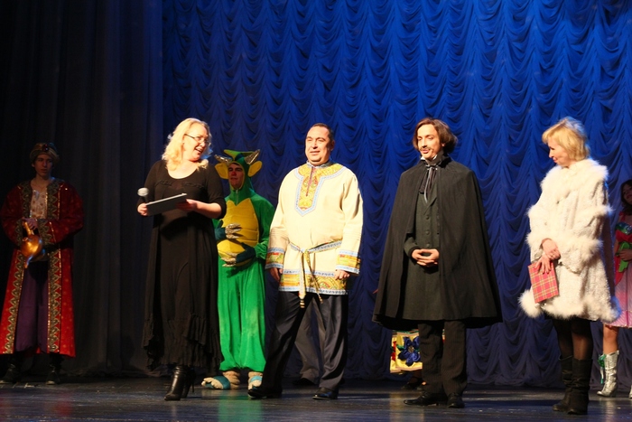 Плотницкий в образе богатыря поздравил работников театров ЛНР с профессиональным праздником, 31 марта 2015 года