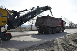 Специалисты из Ленинградской области проводят капитальный ремонт дороги "Красная Таловка – Луганск"