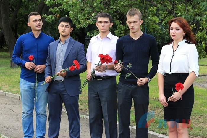 Акция в память о жертвах теракта в Беслане, Луганск, 1 сентября 2016 года