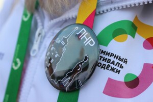 Шествие молодежи мира на Всемирном молодежном фестивале с участием активистов из ЛНР, Сочи, 4 марта 2023 года