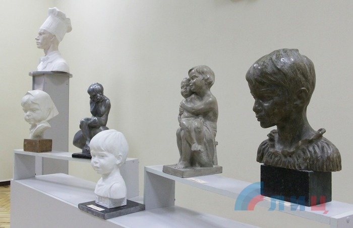 Открытие выставки работ скульптора Александра Редькина в Луганском художественном музее, Луганск, 12 сентября 2016 года