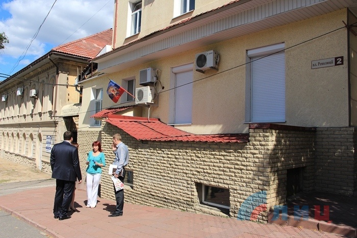 Выдача первого в ЛНР свидетельства о праве собственности на недвижимость, Луганск, 9 сентября 2016 года