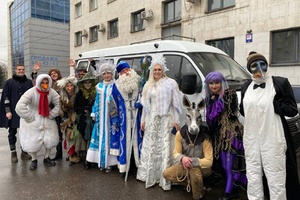Московский Малый театр подарил микроавтобус коллегам из ЛАРДТ