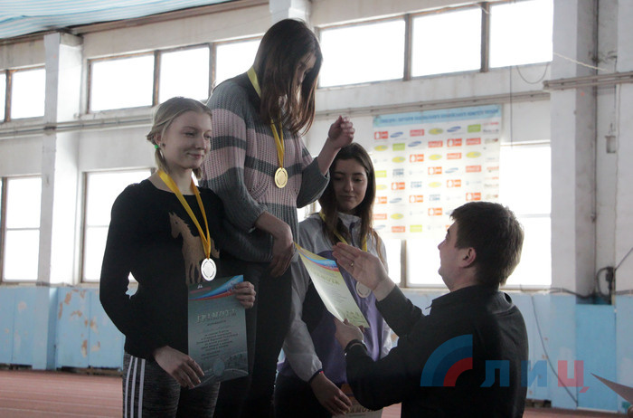 Награждение победителей и призеров чемпионата ЛНР по легкой атлетике по итогам первого дня соревнований, Луганск, 27 января 2018 года